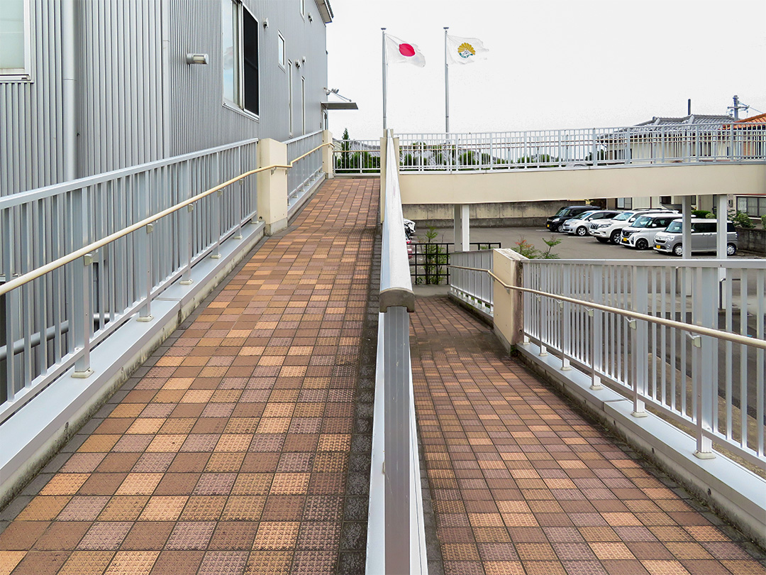 病棟避難用スロープ